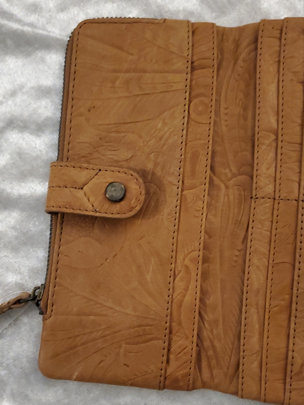 Classic Embossed Genuine Leather Wallet - Tan NWOT - Picture 10 of 17